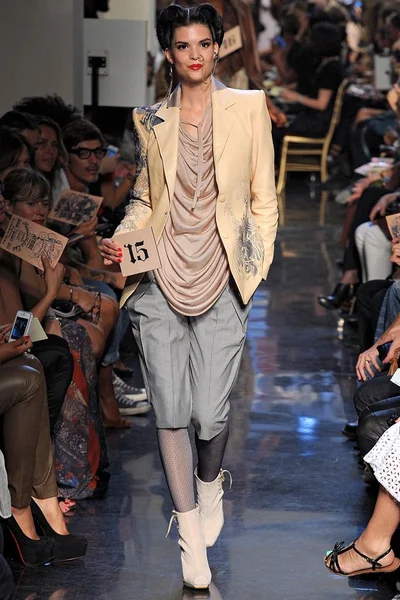 Look 15